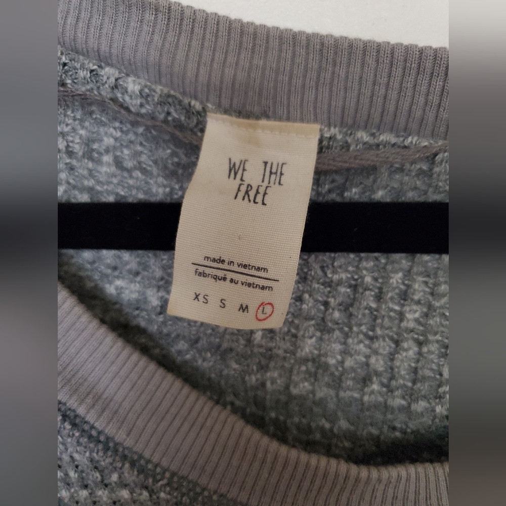 FREE PEOPLE  - LIGHTLY WORN OVERSIZED SWEATER SIZE LARGE - Picture 4 of 4